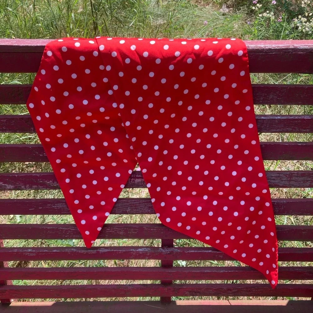 Retro scarf polka